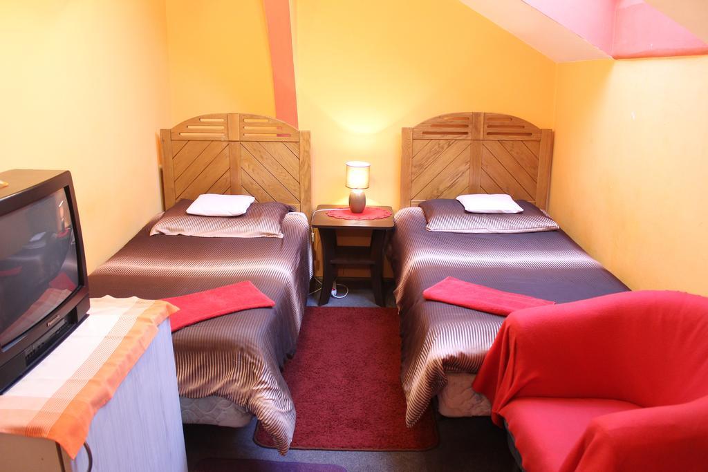 Pokoje Na Chmielnej 2 Hostel Warschau Kamer foto