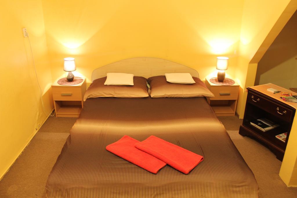 Pokoje Na Chmielnej 2 Hostel Warschau Kamer foto